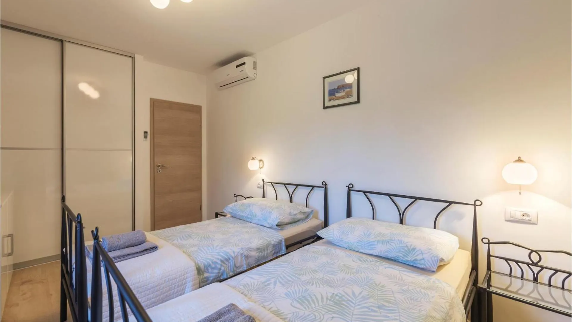 2 Bedroom Beautiful Home In Barban Prázdninový dům