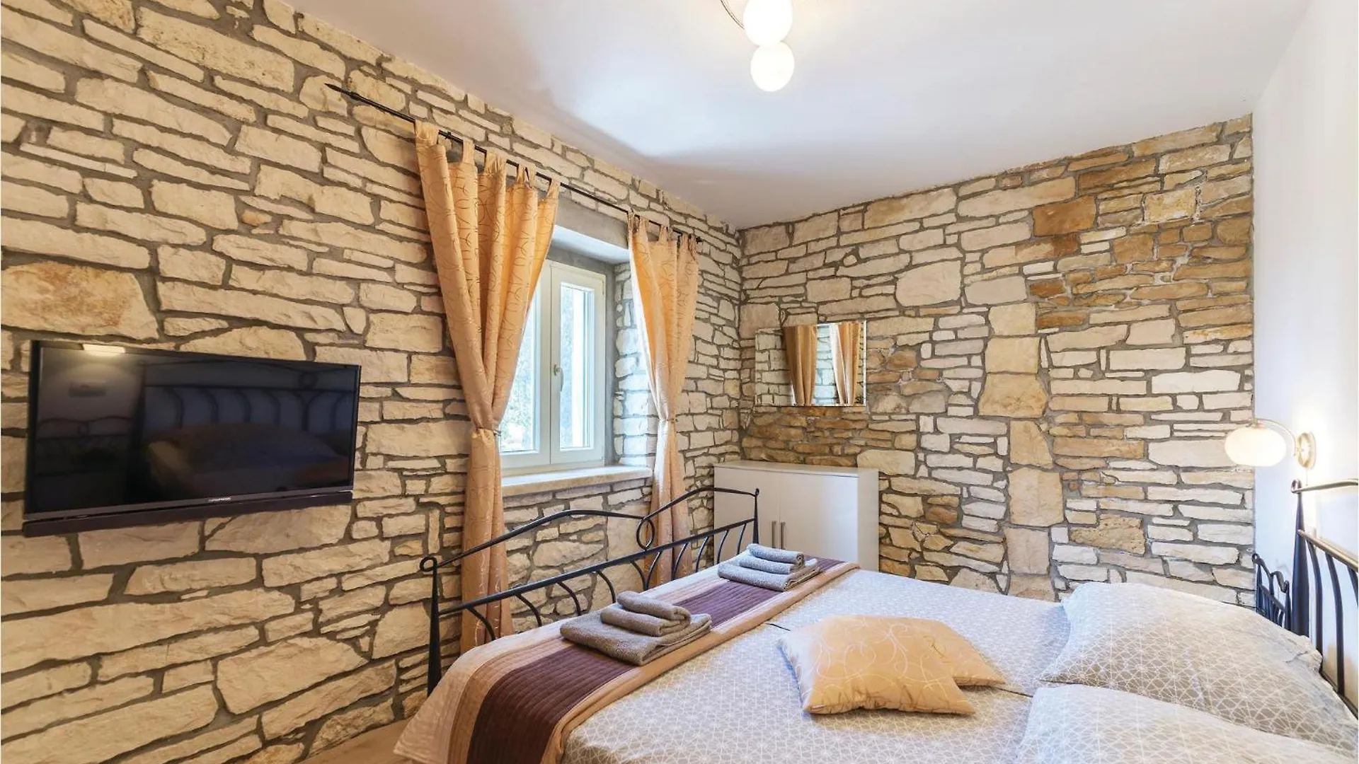 2 Bedroom Beautiful Home In Barban 0*,  Chorvatsko