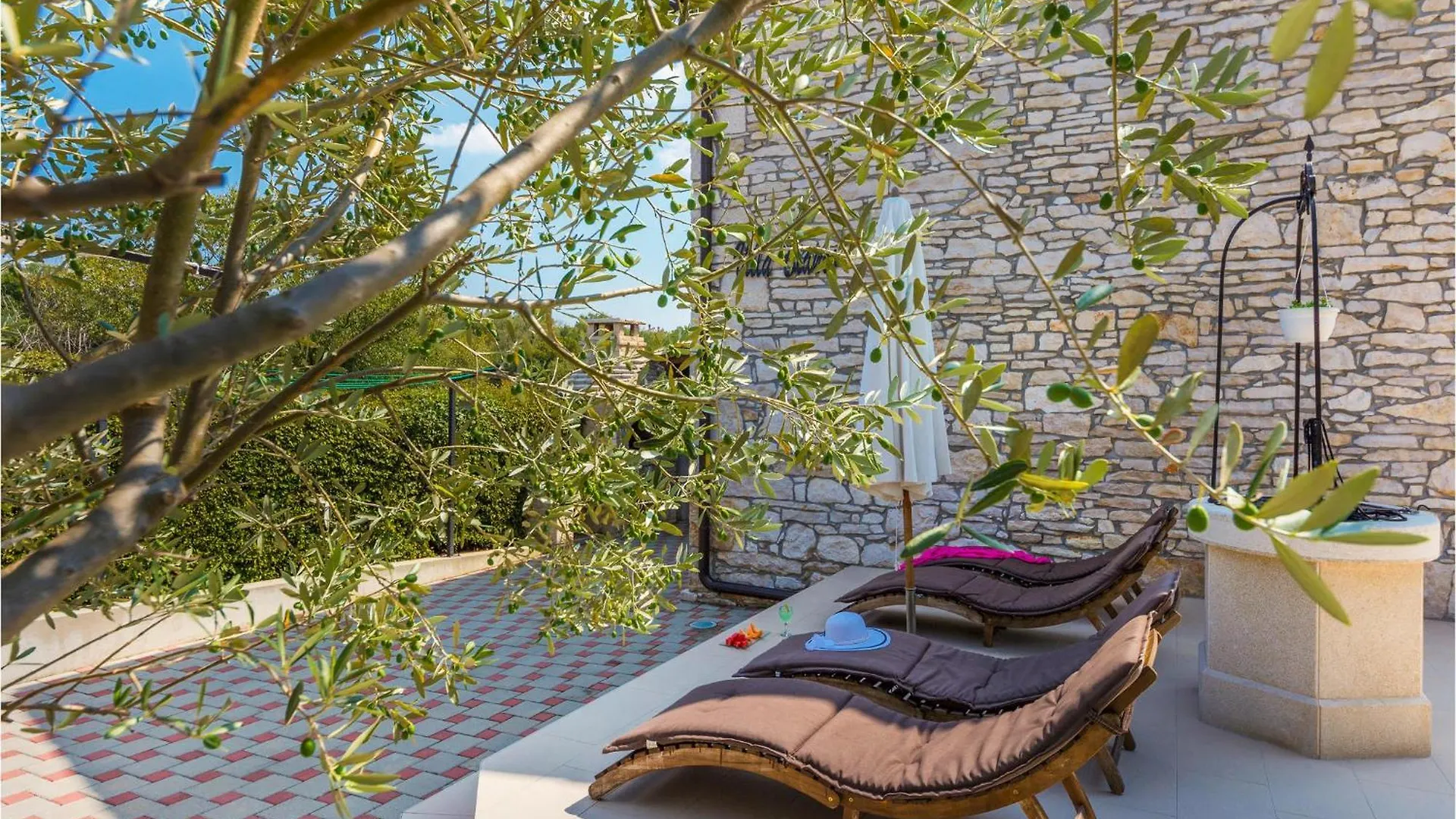 2 Bedroom Beautiful Home In Barban 0*,