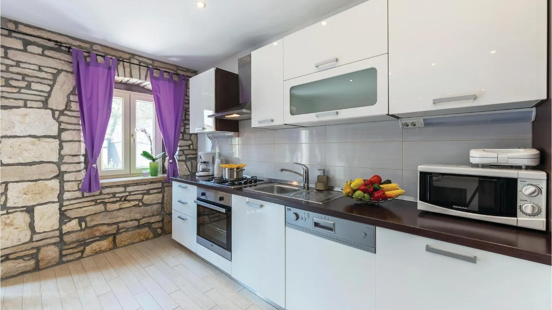 2 Bedroom Beautiful Home In Barban Holiday home