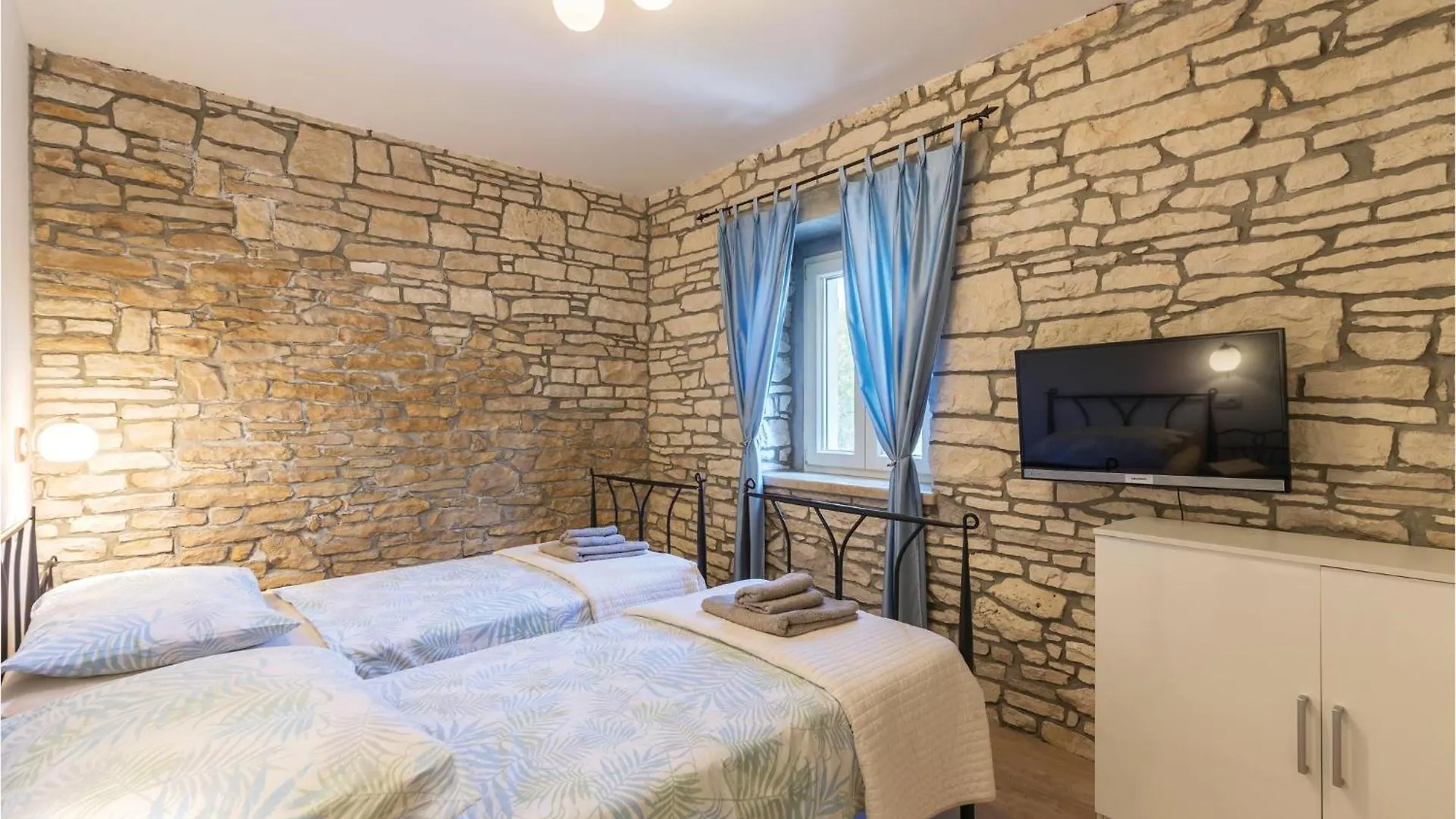 2 Bedroom Beautiful Home In Barban Holiday home